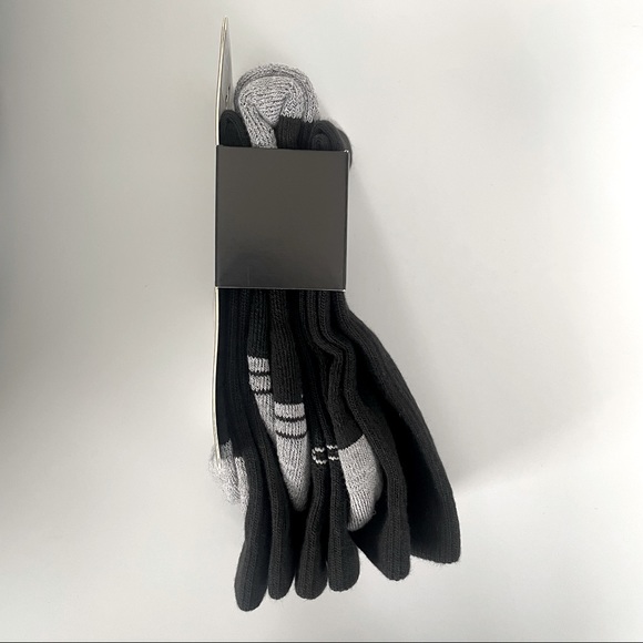 Under Armour women’s Heatgear training crew socks black gray size 6-9 3 pairs - Picture 2 of 2